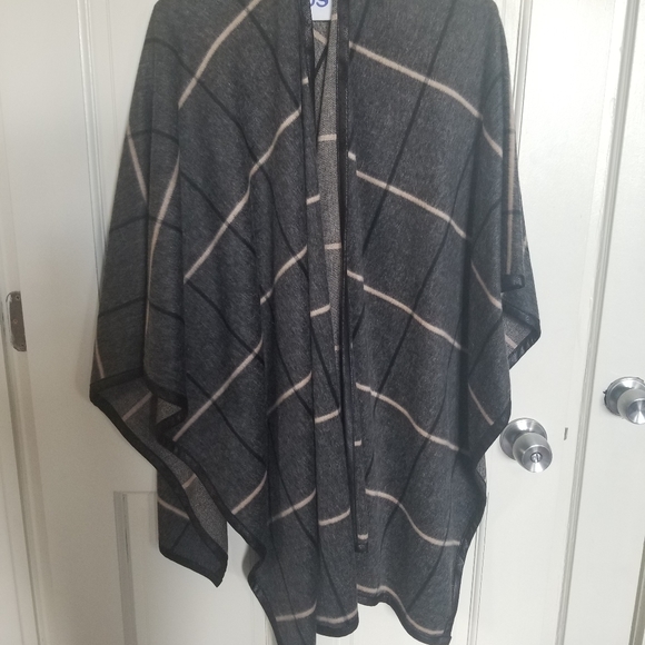 Striped/Plaid Cape - Picture 5 of 5